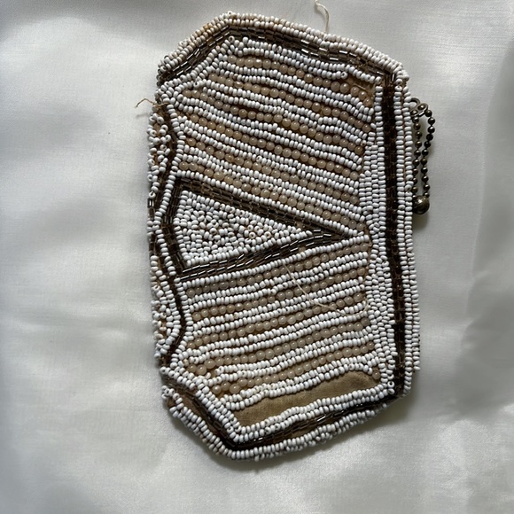 Vintage beaded coin purse.  A few places w/missing beading…excellent condition - Picture 6 of 9